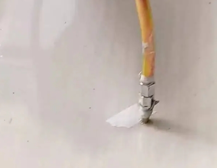 贵溪瓷砖空鼓维修公司专业解答在瓷砖铺贴过程中，如果使用的砂料过粗（如全部使用了粗砂），可能会导致以下问题