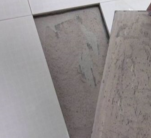 贵溪瓷砖空鼓维修公司分享瓷砖铺贴时如果打浆（即涂抹在瓷砖背面和基层上的砂浆或瓷砖胶）过少，会带来以下问题